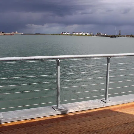 Wasserhaus Yellow Submarine Botel Olpenitz