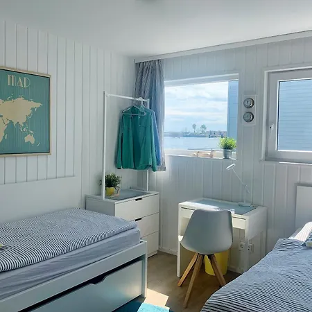 Botel Wasserhaus Yellow Submarine *