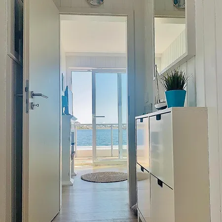 Botel Wasserhaus Yellow Submarine