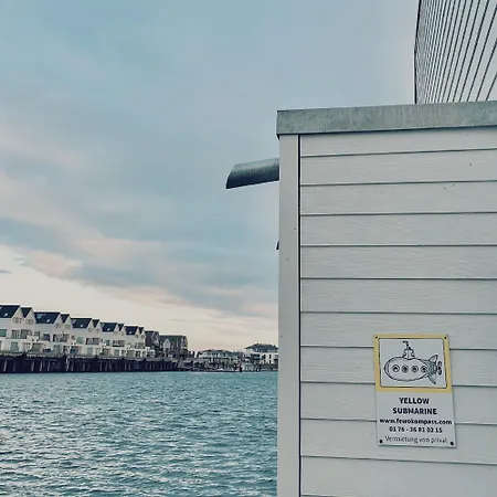 Botel Wasserhaus Yellow Submarine