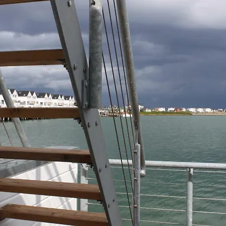 Botel Wasserhaus Yellow Submarine *